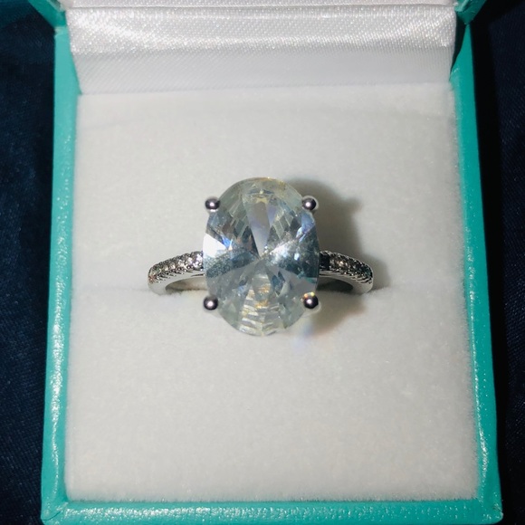 Engagement ring - Picture 3 of 3